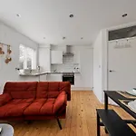 Bright & Stylish Stay Near Islington & Camden
